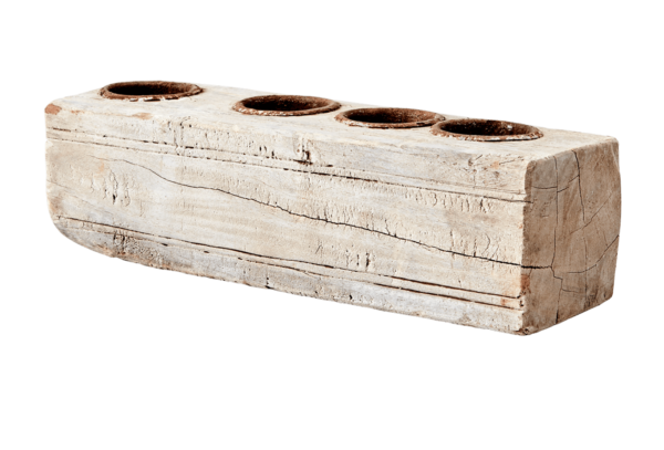 Küünlaalus Treasure