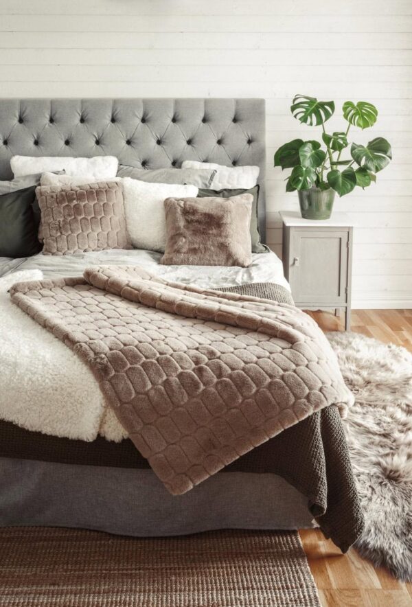 Skinnwille pleed valge