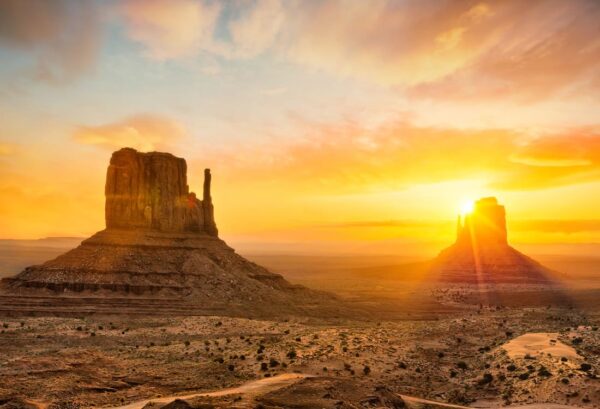 Rebel Walls pilttapeet Monument Valley R10431