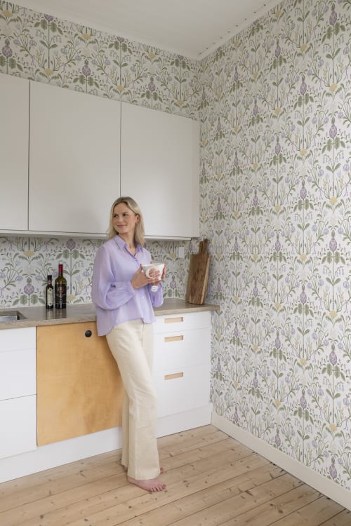 Sandberg tapeet Till Carl Lilac S10154