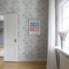 Sandberg tapeet Karins Bukett, Sky Blue S10162