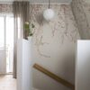 Sandberg pilttapeet Aralia, Burgundy S10175