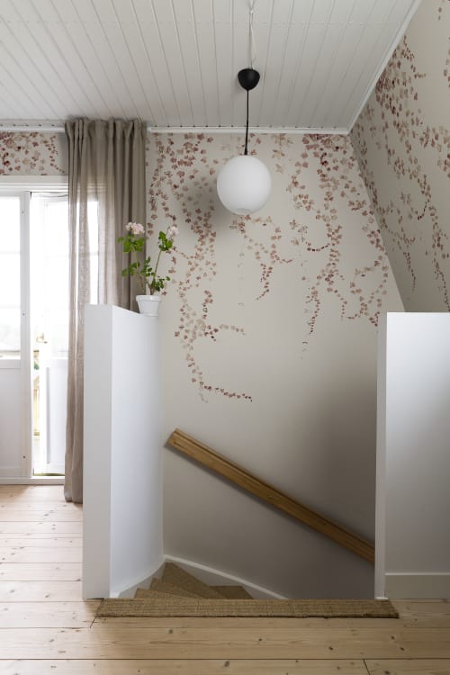 Sandberg pilttapeet Aralia, Burgundy S10175