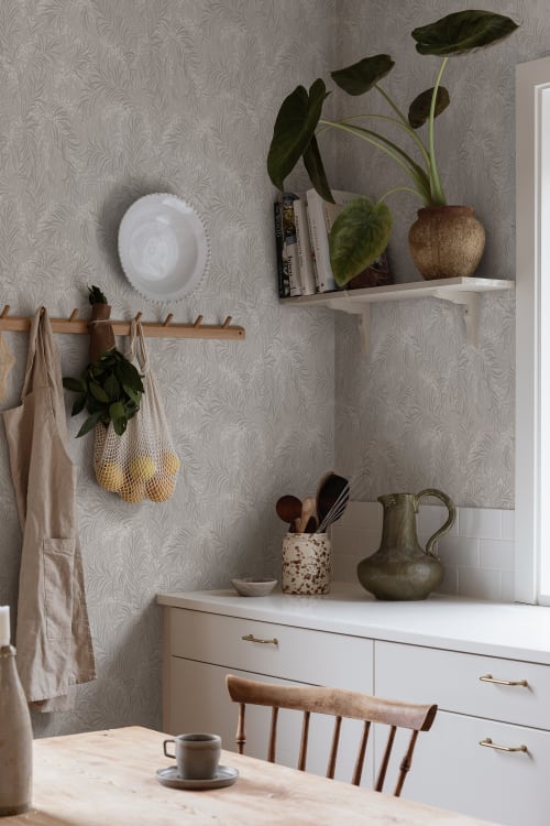 Sandberg tapeet Idun, Mineral Gray S10207