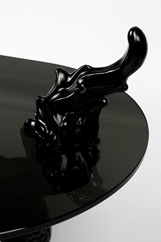 Bold Monkey tumba Dragonized Bastard