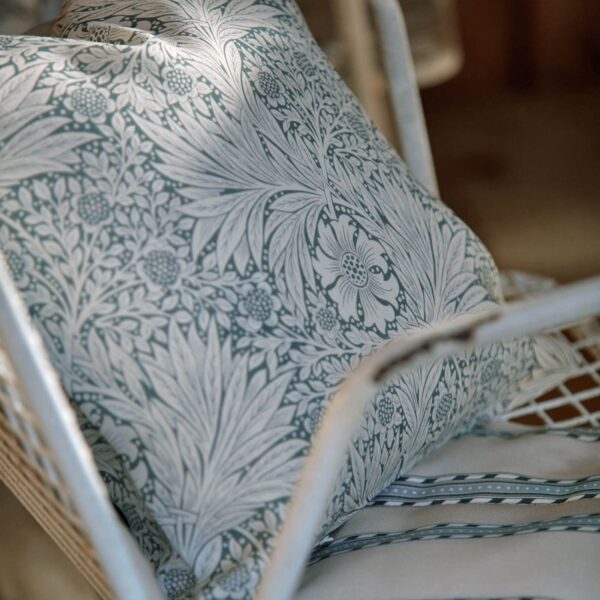 marigold-outdoor-morris-and-co-mineral-blue-fabric-mamb227102-image03 Morris & Co kangas Marigold