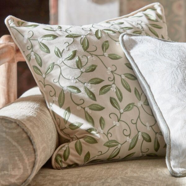 mistletoe-embroidery-morris-and-co-artichoke-fabric-236816-image02 Morris & Co kangas Mistletoe Embroidery