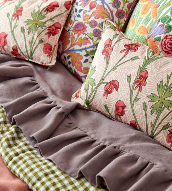 monkshood-morris-and-co-rhubarb-fabric-227220-image04 Morris & Co kangas Monkshood