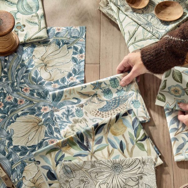 Morris & Co kangas Pimpernel Wide Width