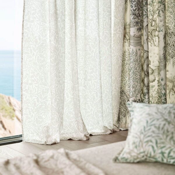 Morris & Co kangas Pure Acorn Sheer Wide Width