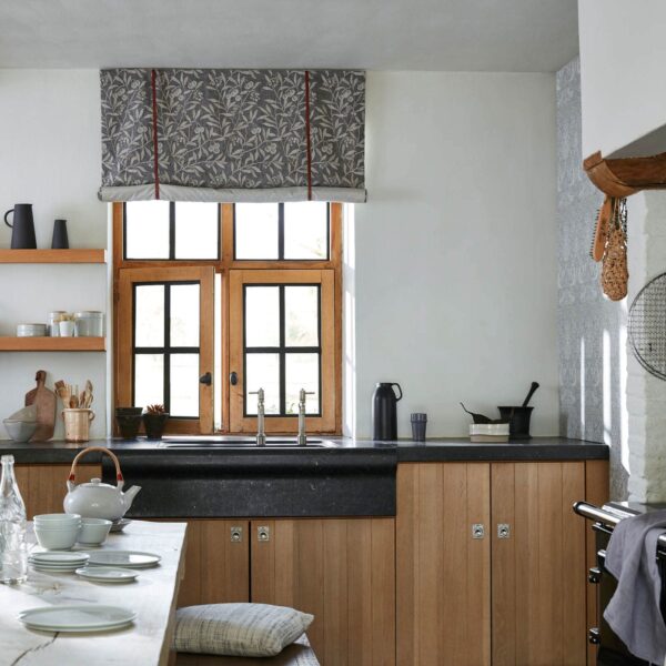 Morris & Co kangas Pure Arbutus Embroidery