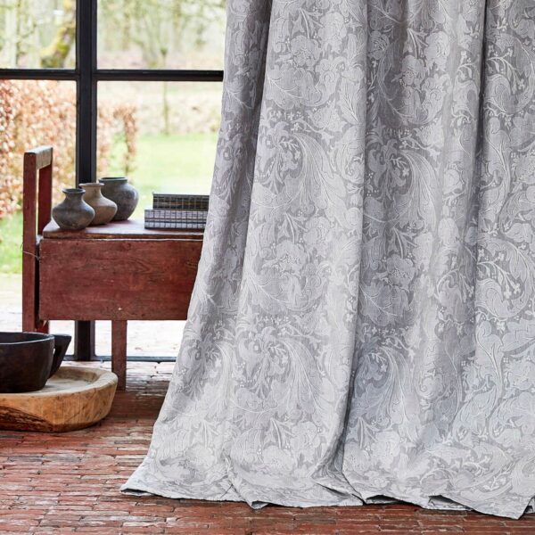 Morris & Co kangas Pure Bachelors Button Embroidery