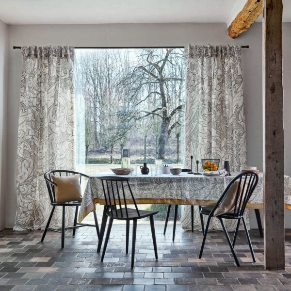 pure-bachelors-button-print-morris-and-co-horned-poppy-grey-fabric-226486-image02 Morris & Co kangas Pure Bachelors Button Embroidery