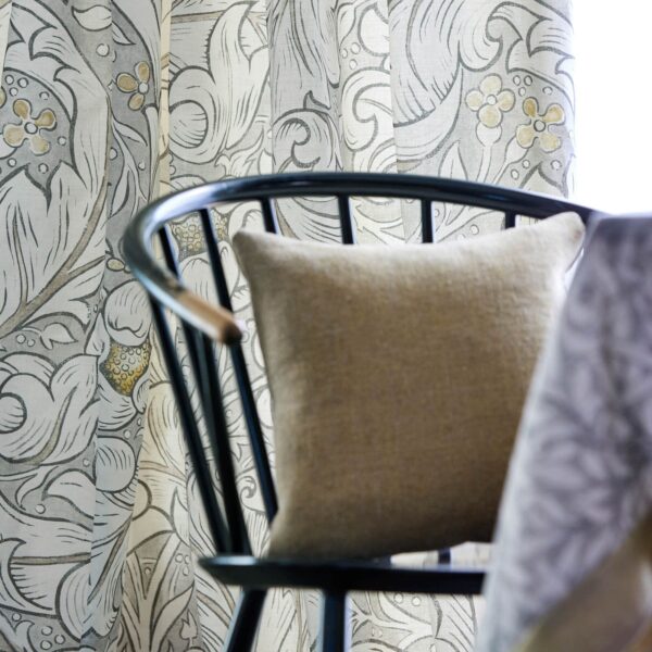 pure-bachelors-button-print-morris-and-co-horned-poppy-grey-fabric-226486-image03 Morris & Co kangas Pure Bachelors Button Embroidery