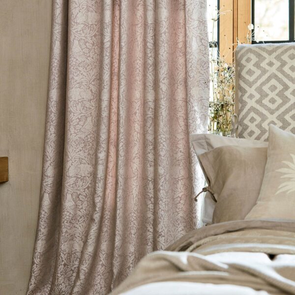 pure-brer-rabbit-weave-morris-and-co-faded-sea-pink-fabric-236628-image03 Morris & Co kangas Pure Brer Rabbit Weave