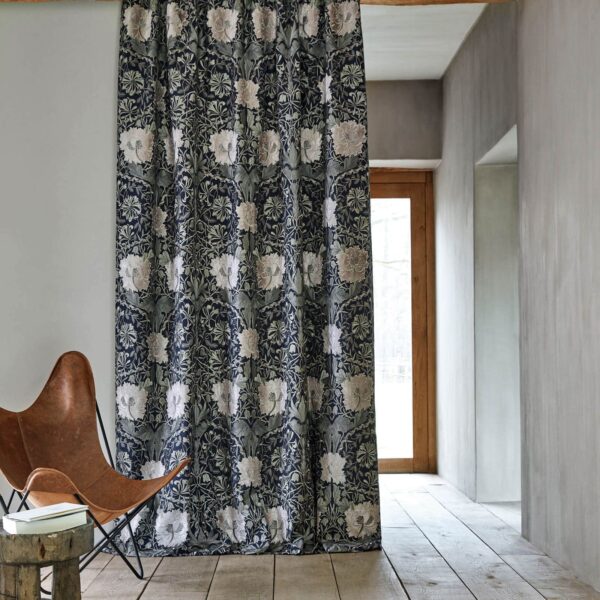 Morris & Co kangas Pure Honeysuckle & Tulip Embroidery