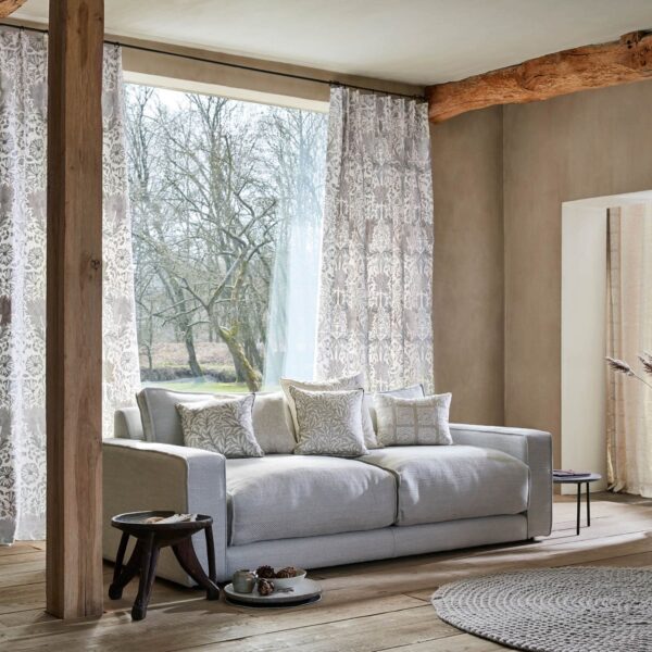 Morris & Co kangas Pure Honeysuckle & Tulip Embroidery