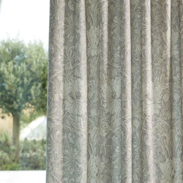 Morris & Co kangas Pure Honeysuckle & Tulip Wide Width