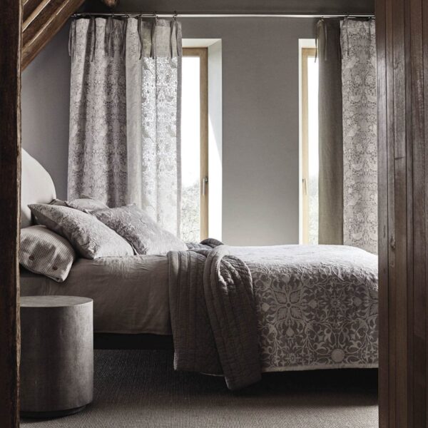 pure-strawberry-thief-embroidery-morris-and-co-flax-fabric-236071-image02 Morris & Co kangas Pure Strawberry Thief Embroidery