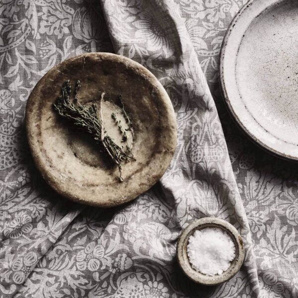 pure-strawberry-thief-morris-and-co-dove-fabric-226060-image03 Morris & Co kangas Pure Strawberry Thief