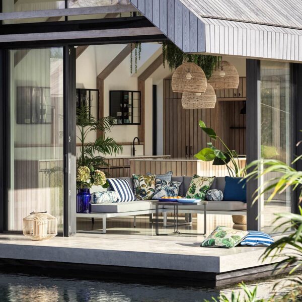 Clarke & Clarke kangas Majorelle Outdoor