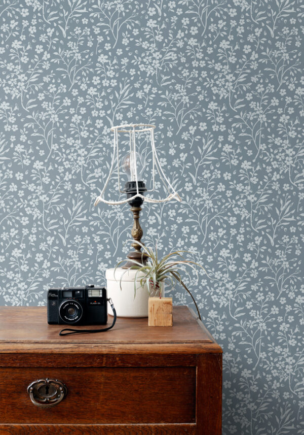 ESTAhome tapeet lilled tuhmid vintage sinine