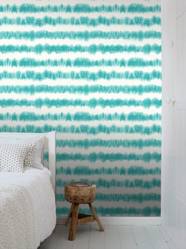 ESTAhome tapeet horisontaalsed tie-dye shibori triibud - intensiivne türkiis ja matt valge