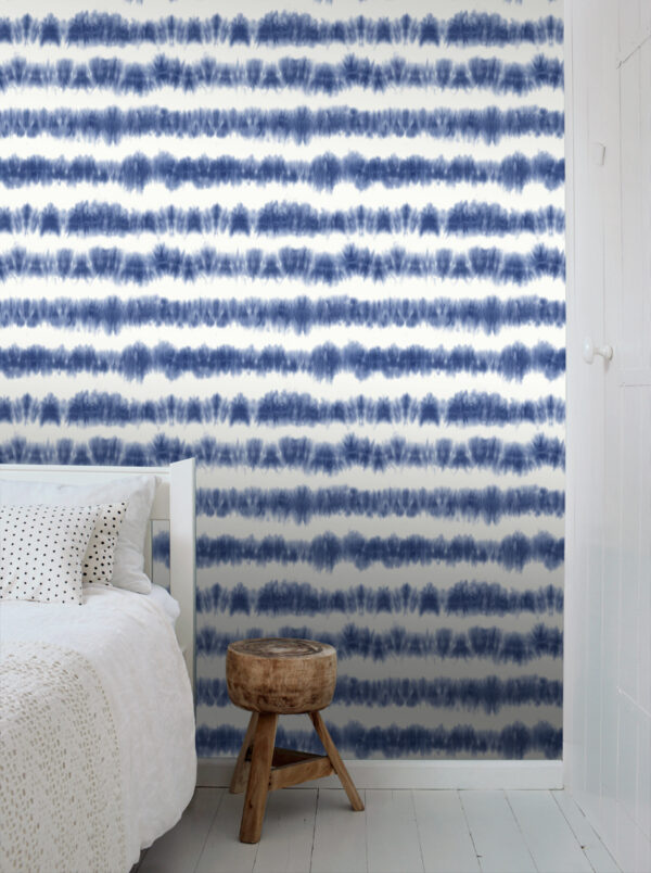 ESTAhome tapeet horisontaalsed tie-dye shibori triibud teksad indigo sinine ja matt valge