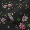 Origin Wallcoverings tapeet lilled - must ja roosa