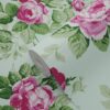 Origin Wallcoverings tapeet roosid - seladonroheline ja roosa