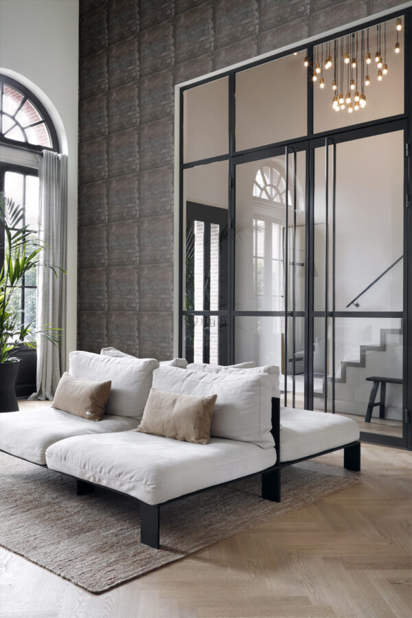 Origin Wallcoverings tapeet suured roostes metallplaadid naeltega - must ja tume petrolsinine