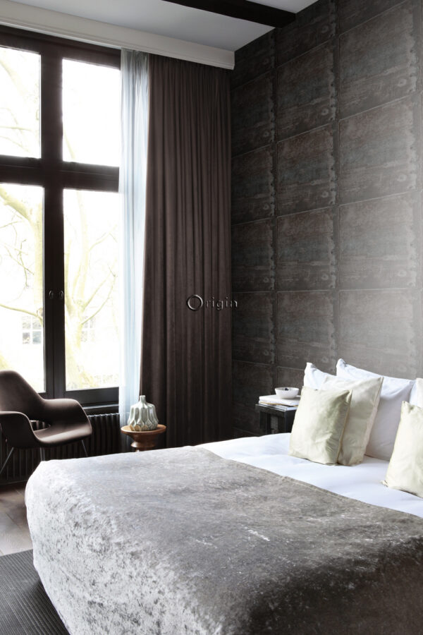 Origin Wallcoverings tapeet suured roostes metallplaadid naeltega - must ja tume petrolsinine