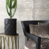 Origin Wallcoverings tapeet suured kulunud roostes metallplaadid naeltega helevalge