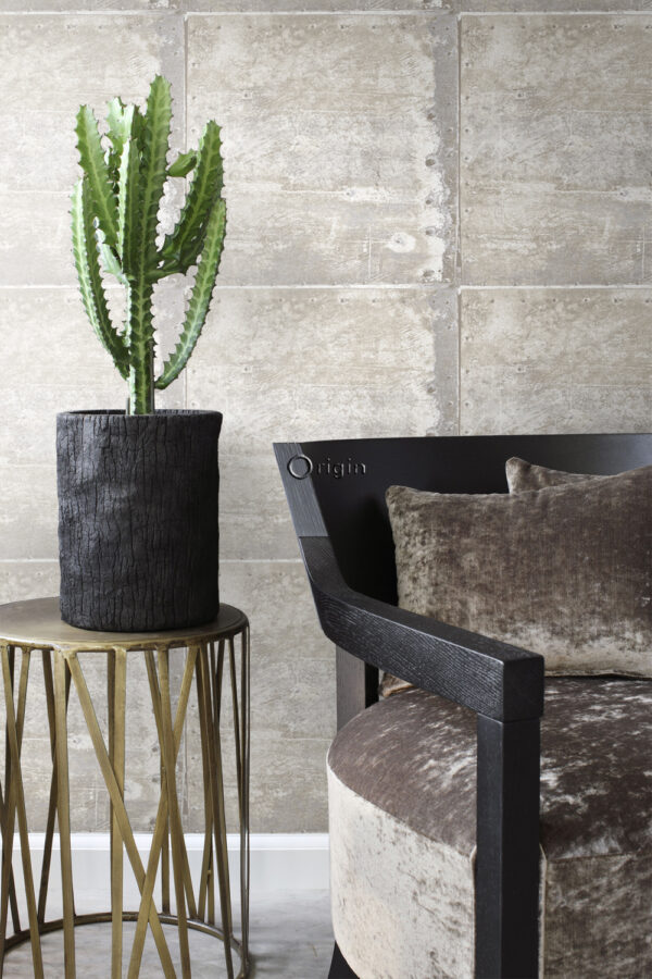 Origin Wallcoverings tapeet suured kulunud roostes metallplaadid naeltega helevalge