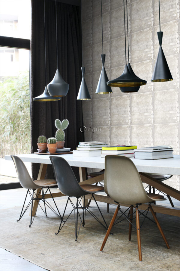 Origin Wallcoverings tapeet suured kulunud roostes metallplaadid naeltega helevalge