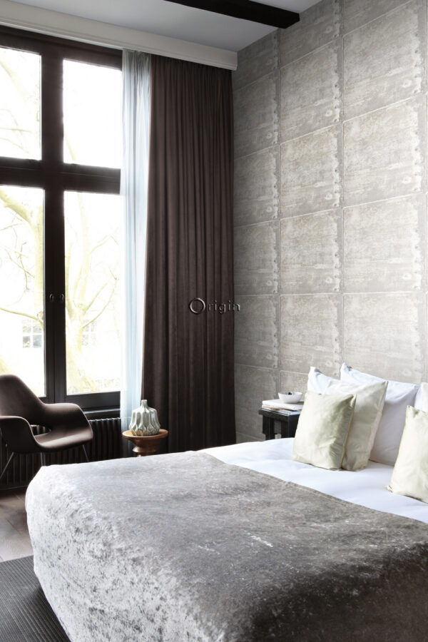 Origin Wallcoverings tapeet suured kulunud roostes metallplaadid naeltega helevalge