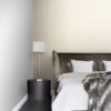 Origin Wallcoverings tapeet peened triibud - antiikvalge