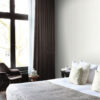 Origin Wallcoverings tapeet peened ebaühtlased triibud liivstruktuur - valge