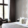 Origin Wallcoverings tapeet ornament taupe ja läikiv pronks