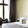 Origin Wallcoverings tapeet lihtne hele läikiv kuld