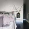 Origin Wallcoverings tapeet peened triibud - tumehall