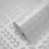 Origin Wallcoverings lehtede tapeet - mattvalge ja läikiv hõbehall