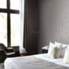Origin Wallcoverings tapeet puidust lauad puidumustriga - taupe