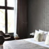 Origin Wallcoverings tapeet puidust lauad puidutriibuga - tumehall
