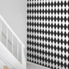 Origin Wallcoverings tapeet rombimotiiv - must ja valge