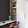 Origin Wallcoverings tapeet graafilised kolmnurgad - must ja kuld