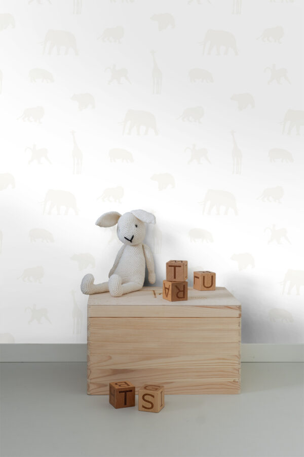 Origin Wallcoverings tapeet loomad mattvalge ja läikivhõbedane