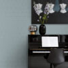 Origin Wallcoverings tapeet graafilised kolmnurgad - hall ja vintage sinine