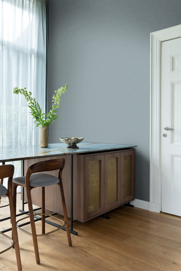 Origin Wallcoverings tapeet graafilised kolmnurgad - hall ja vintage sinine