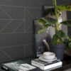 Origin Wallcoverings graafilised jooned tapeet - must ja kuld